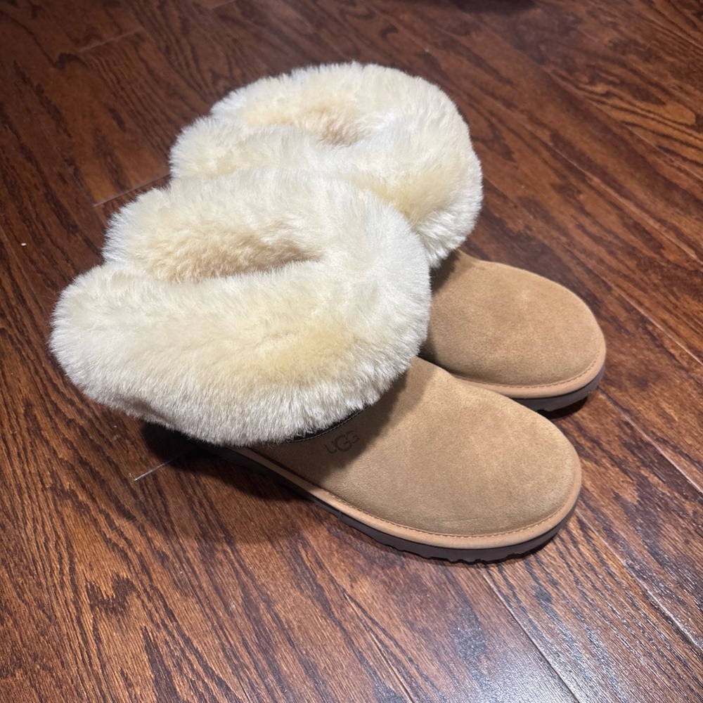 UGG Classic Tan Boots with Shearling Lining - Picture 3 of 8